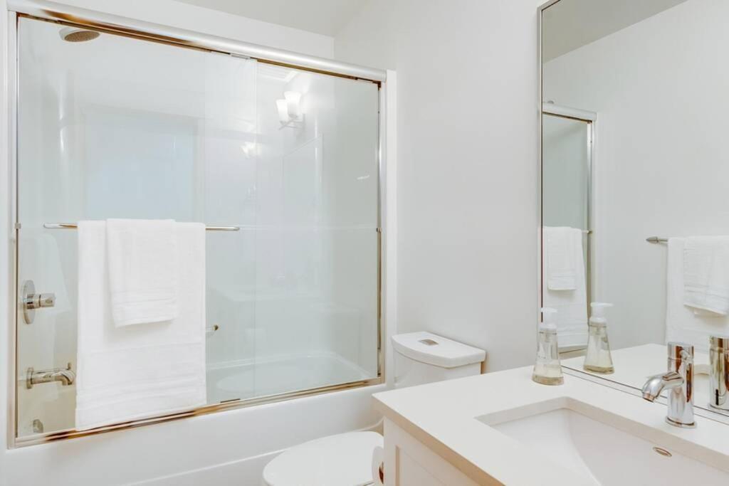 فكتوريا Cedar Hill Sunlit Stay - Bright Spacious & Modern المظهر الخارجي الصورة