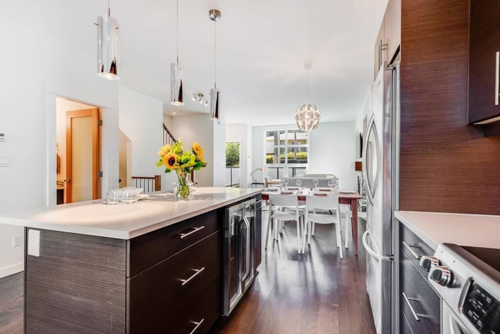 فكتوريا Cedar Hill Sunlit Stay - Bright Spacious & Modern المظهر الخارجي الصورة