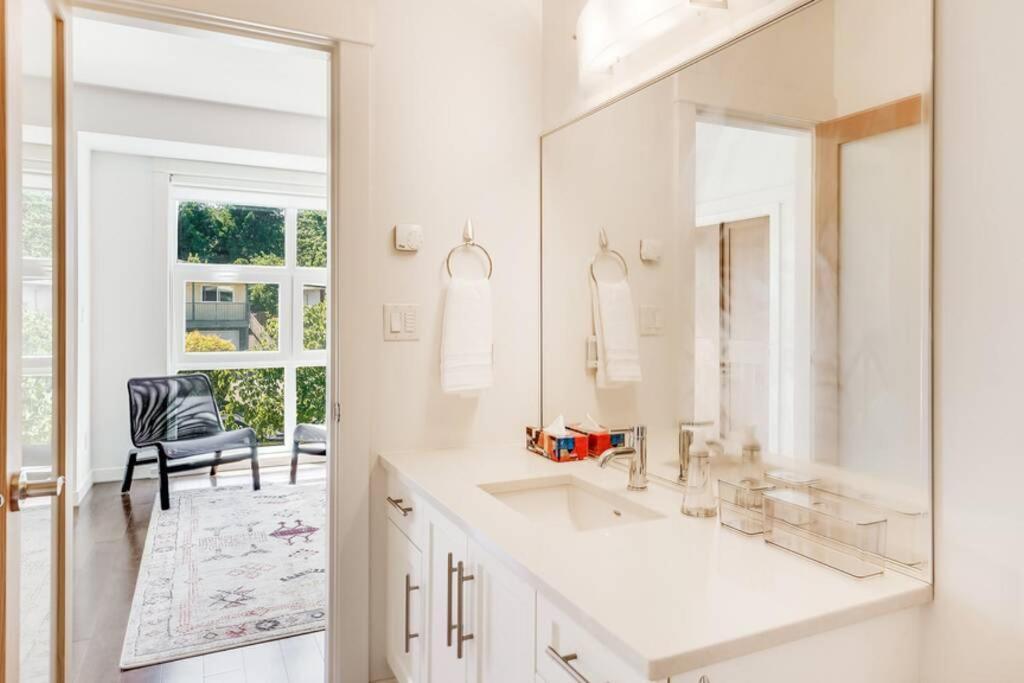 فكتوريا Cedar Hill Sunlit Stay - Bright Spacious & Modern المظهر الخارجي الصورة