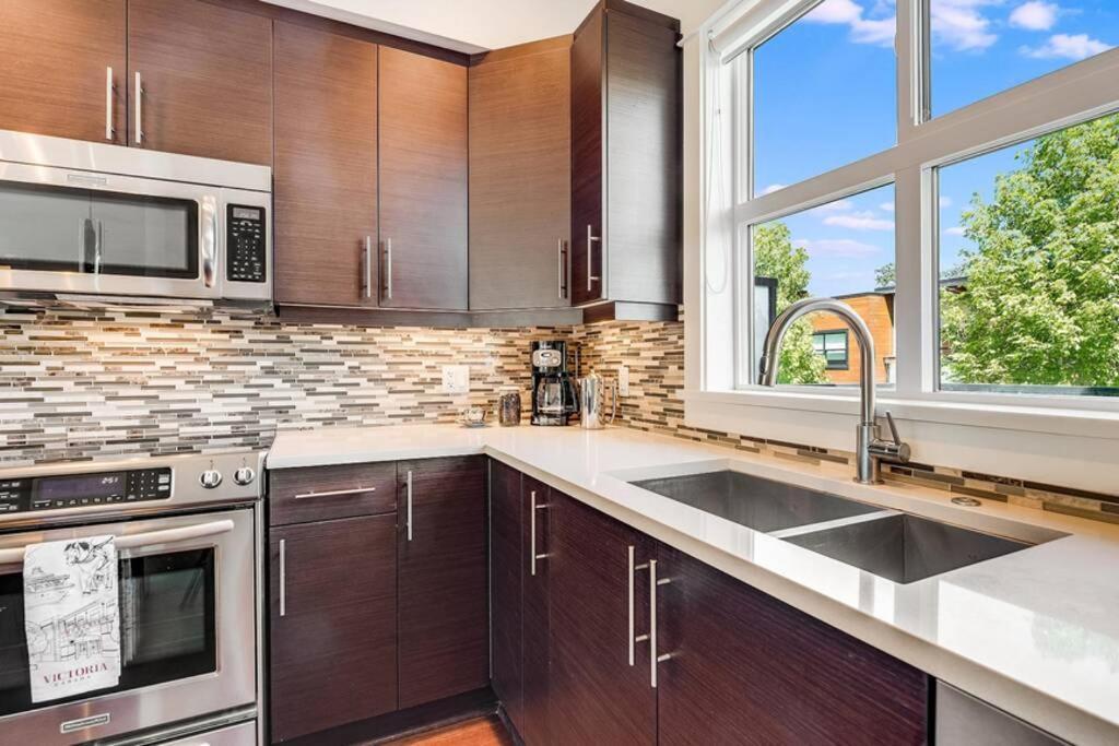 فكتوريا Cedar Hill Sunlit Stay - Bright Spacious & Modern المظهر الخارجي الصورة