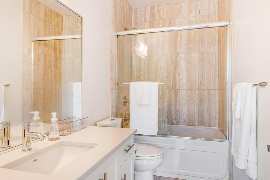 فكتوريا Cedar Hill Sunlit Stay - Bright Spacious & Modern المظهر الخارجي الصورة
